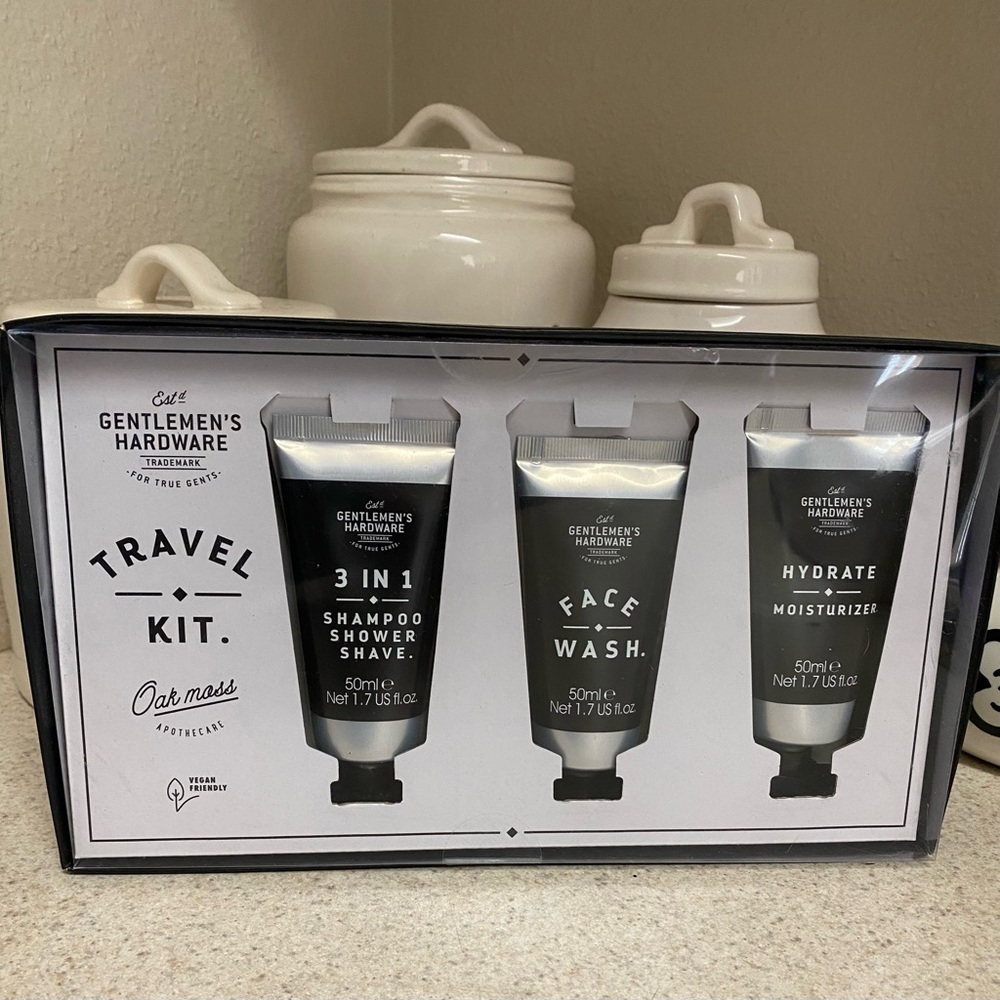 Gentlemen’s Hardware Oak Moss Travel Grooming Kit | Flight Ready Set | NWT - Picture 2 of 4